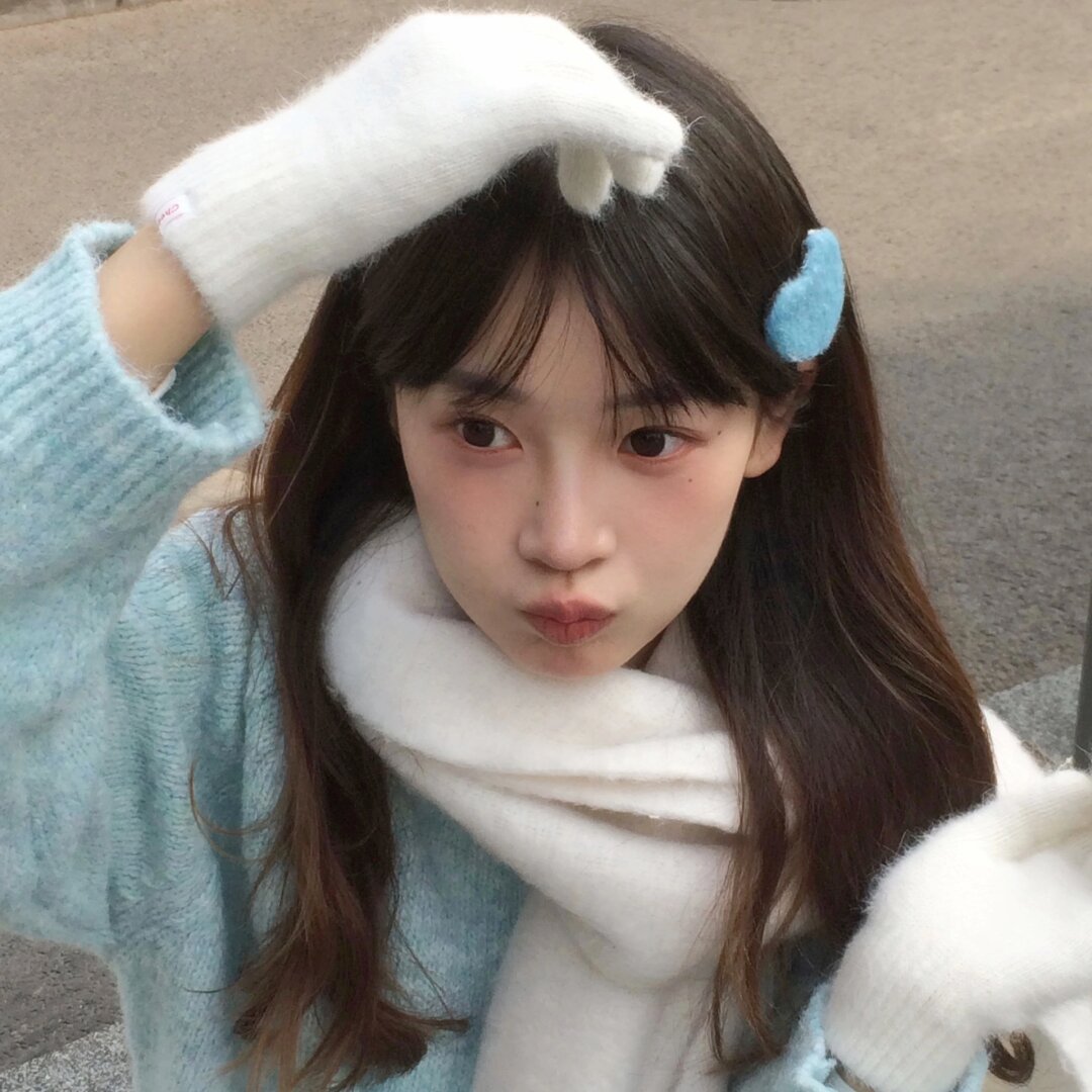 《某女星被拍带父母看房，疑似购入上亿豪宅》配图