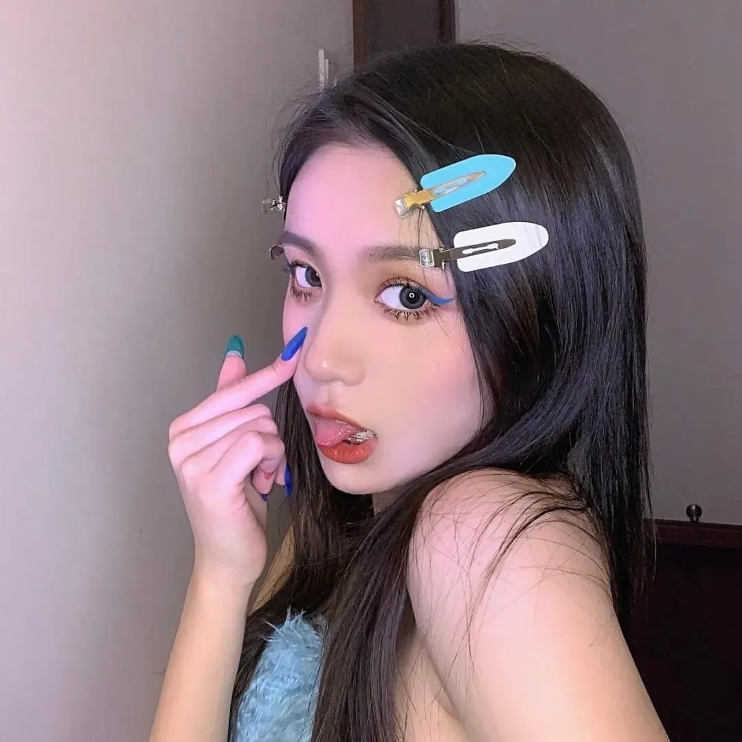《某男星被曝隐婚生子多年，孩子已经上小学》配图