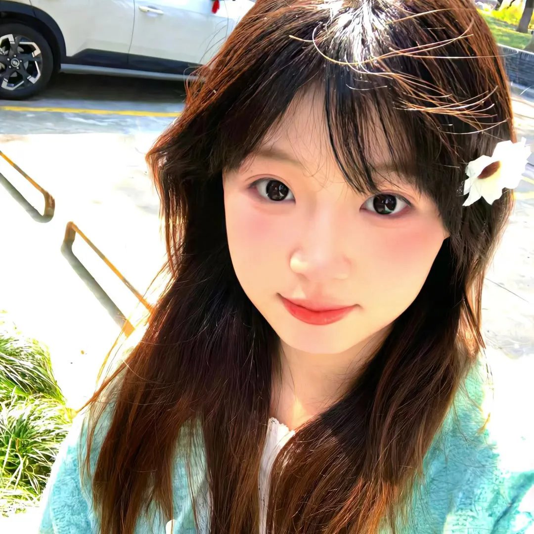 《某女星被曝与素人男友同居，男方身份被扒》配图